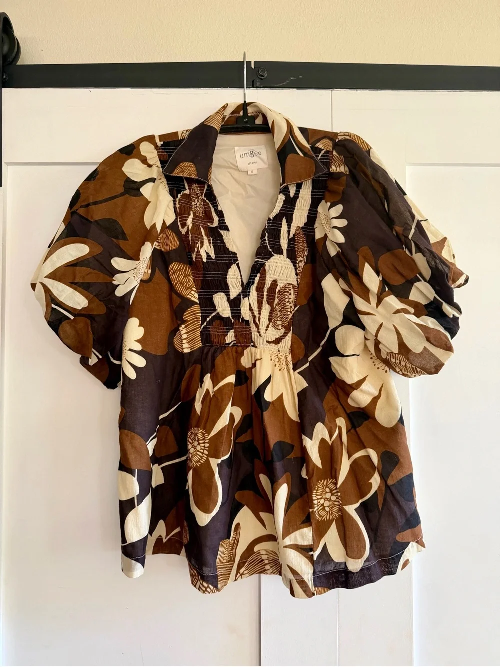 Umgee Brown & Cream Floral Smocked V-Neck Puff Sleeve Top - Picture 1 of 5